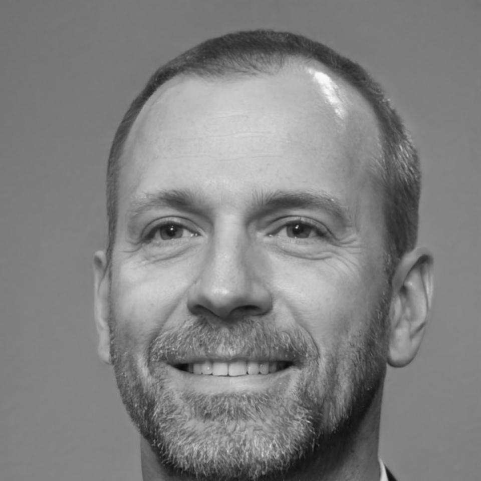 Henrik Waldmann, Geschäftsführer von nuvarelios, in professionellem Setting